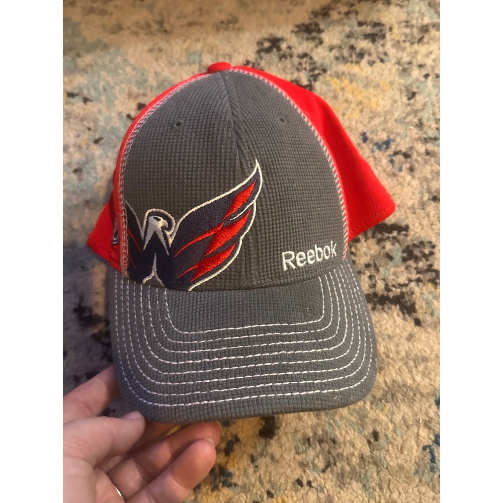 Reebok Washington Capitals NHL Center‎ Ice Weagle Hat Grey Red Stretch Fit S/M